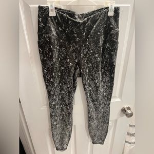 Target all in motion size large leggings green and white design